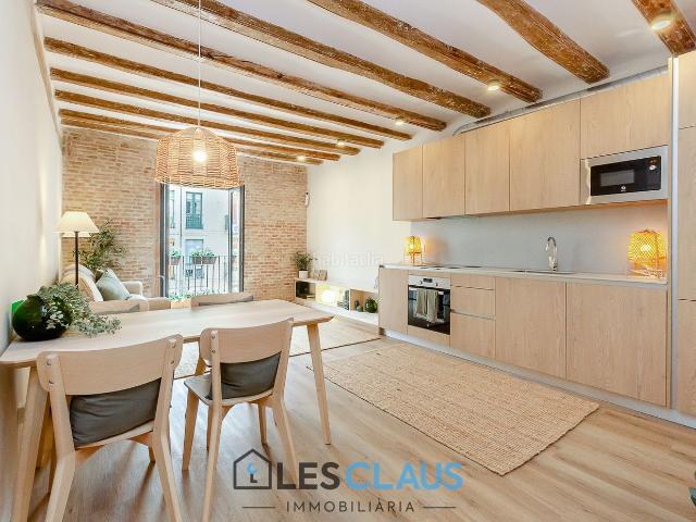 Piso en venta en Barcelona, Sant Antoni. Pisos.