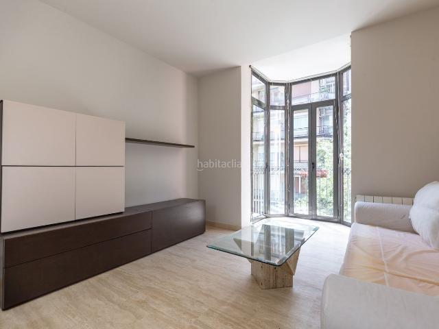 Piso en venta en Barcelona, Sant Antoni. Pisos.