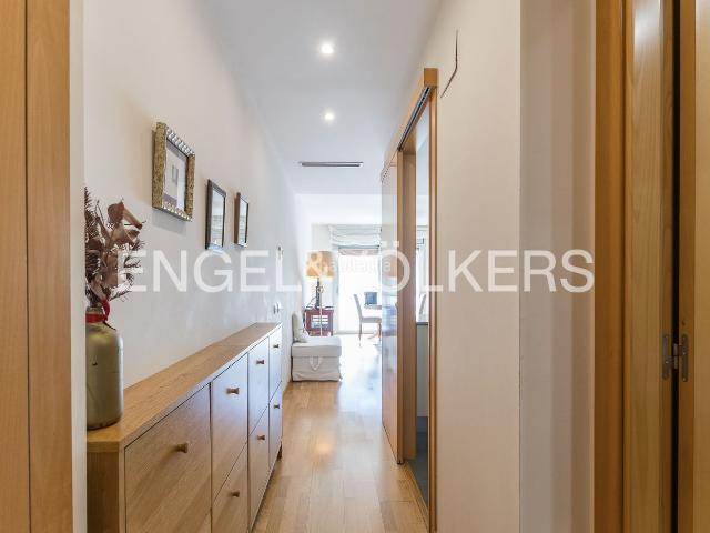 Piso en venta en Barcelona, Sant Antoni. Propiedad elegante y luminosa en el corazón de San Antonio. Pisos.