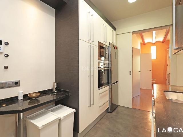 Piso en venta en Barcelona, Sant Antoni. REFORMADO CON DOS HABITACIONES. Pisos.