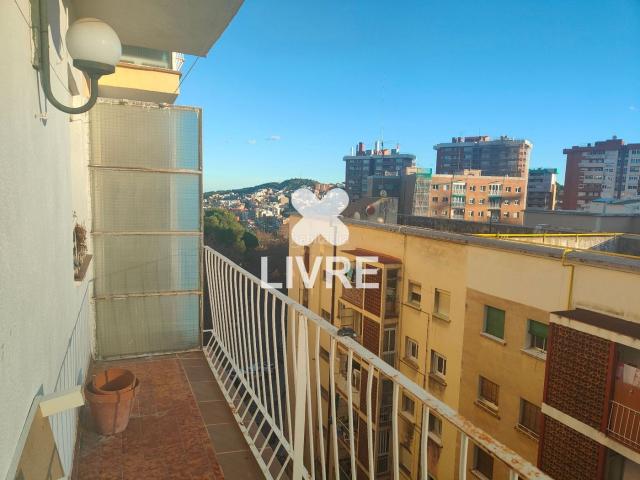 Piso en venta en Barcelona, Sant Genís dels Agudells. MONTBAU VALL DHEBRON TODO EXTERIOR MUY LUMINOSO Y VISTAS EXCEPCIONALES. Pisos.