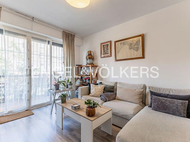 Piso en venta en Barcelona, Sant Genís dels Agudells. Piso de 80 m2 con balcón y ascensor en PenitentsSan Genís dels Agudells. Pisos.