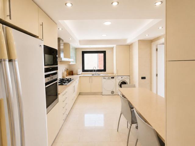 Piso en venta en Barcelona, Sant Gervasi Bonanova. Exclusiva vivienda de 203 m² con terraza, vistas panorámicas y parking en Bonanova. Pisos.