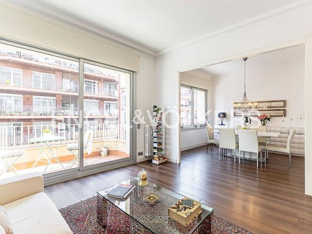 Piso en venta en Barcelona, Sant Gervasi Bonanova. Luminoso piso con balcón en la calle Balmes. Pisos.