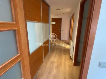 Piso en venta en Barcelona, Sant Gervasi Bonanova. Piso con terraza, vistas espectaculares y rodeado de naturaleza en la zona del Tibidabo. Pisos.