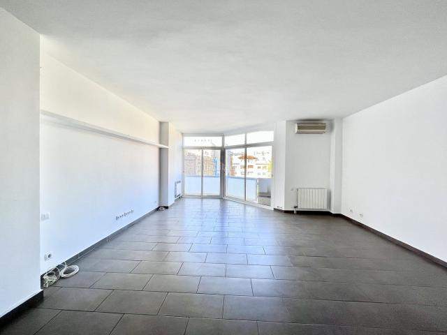 Piso en venta en Barcelona, Sant Gervasi Bonanova. Piso de cinco habitaciones en calle Muntaner, a escasos metros de la Plaza Bonanova. Pisos.