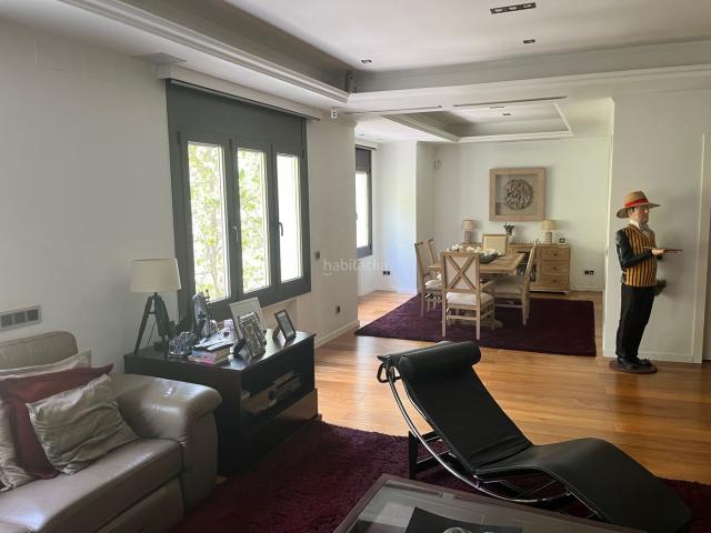 Piso en venta en Barcelona, Sant Gervasi Bonanova. Precioso piso muy luminoso en inmejorable ubicación: consta de un salón comedor, cocina, 4 habitaciones, 3 baños y trastero. Pisos.