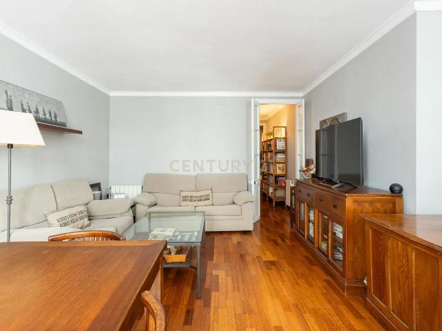 Piso en venta en Barcelona, Sant Gervasi Galvany. Elegancia clásica reinventada en finca regia con ascensor. Pisos.