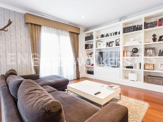 Piso en venta en Barcelona, Sant Gervasi Galvany. Fantástico piso reformado con 4 dormitorios. Pisos.
