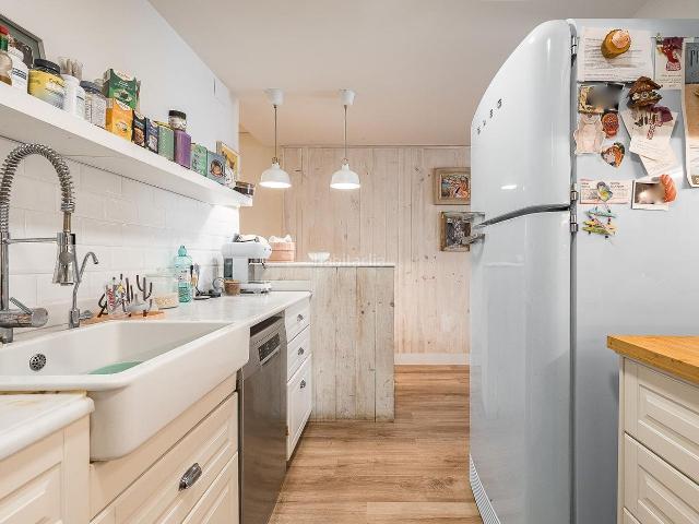 Piso en venta en Barcelona, Sant Gervasi Galvany. Frente al Mercat de Galvany. Pisos.