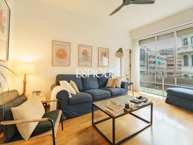 Piso en venta en Barcelona, Sant Gervasi Galvany. Piso luminoso con balcón en Sant GervasiGalvany. Pisos.