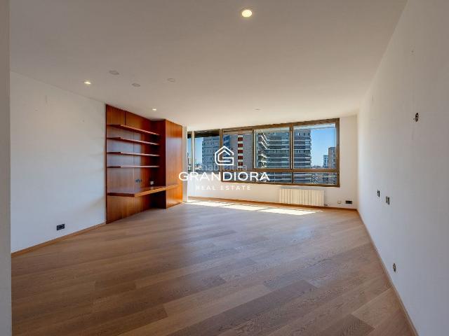 Piso en venta en Barcelona, Sant Gervasi Galvany. Piso reformado con vistas al mar y Montjuïc en Sant Gervasi Galvany. Pisos.
