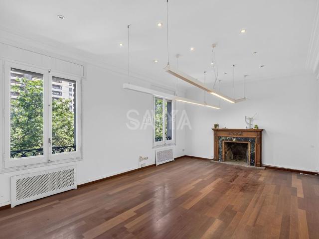 Piso en venta en Barcelona, Sant Gervasi Galvany. Piso segregado en dos en Avinguda Diagonal. Pisos.