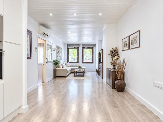 Piso en venta en Barcelona, Sant Ramon Maternitat. PISO TODO REFORMADO EN BUENA ZONA DE TRAVESSERA DE LES CORTS AL LADO DE GRAN VIA CARLOS III. Pisos.