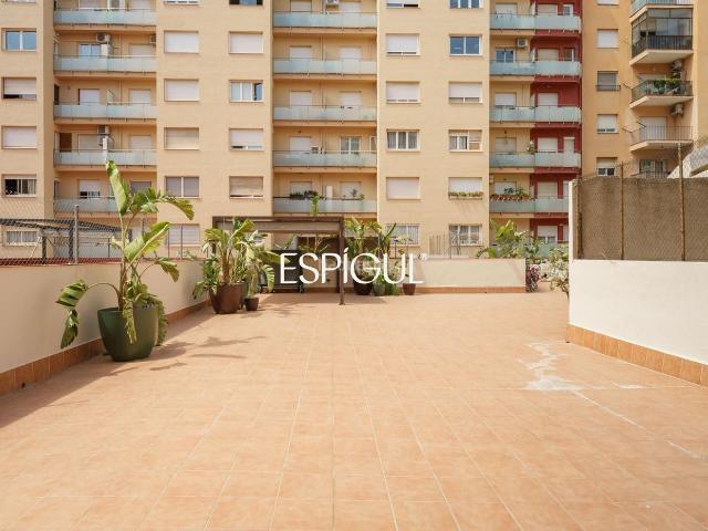 Piso en venta en Barcelona, Sant Ramon Maternitat. Piso de diseño a estrenar con terraza de 270m en Les Corts. Pisos.