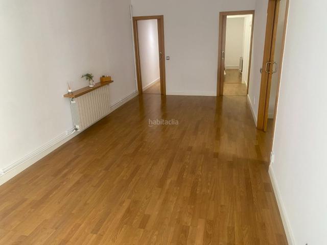 Piso en venta en Barcelona, Sant Ramon Maternitat. Piso en Avenida Sant Ramon Nonat. Pisos.