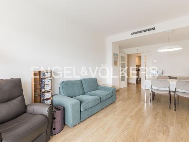 Piso en venta en Barcelona, Sant Ramon Maternitat. Precioso Piso con terraza en Les Corts. Pisos.