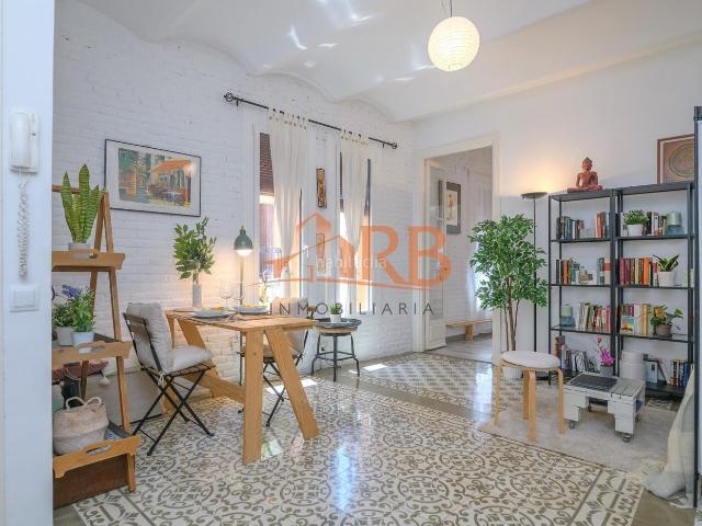 Piso en venta en Barcelona, Sants. Tu refugio urbanita en el corazón de Sants. Pisos.