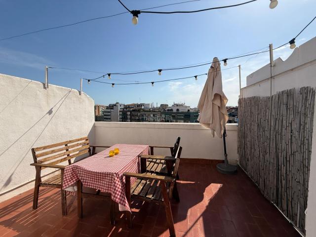 Piso en venta en Barcelona, Barri de les Corts. Ático con terraza y vistas privilegiadas a la Sagrada Familia y al Tibidabo. Pisos.