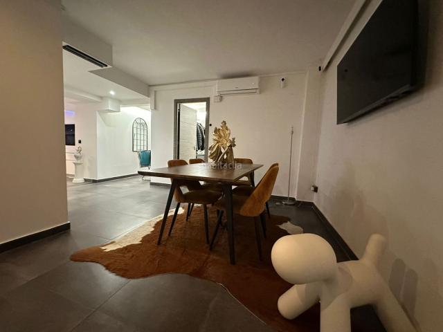 Piso en venta en Barcelona, Sants Badal. Amplio altillo. Pisos.