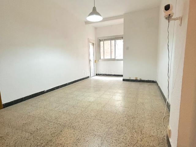 Piso en venta en Barcelona, Sants Badal. FANTÁSTICO PISO DE 4 HABITACIONES A REFORMAR EN CARRER DE SANTS. Pisos.