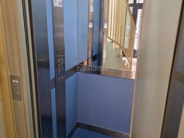 Piso en venta en Barcelona, Sants Badal. Piso alto con doble orientación. Pisos.