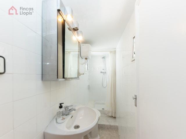 Piso en venta en Barcelona, Sants Badal. PISO CON TERRAZA EN BUENA ZONA. Pisos.