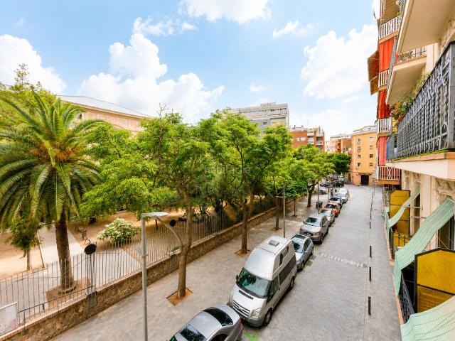 Piso en venta en Barcelona, Sants Badal. PISO DE 4 DORMITORIOS CON BALCÓN. Pisos.