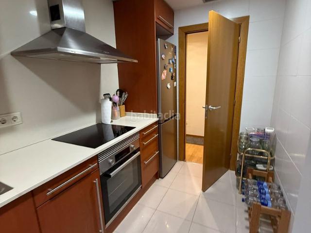Piso en venta en Barcelona, Sants Badal. Piso de 78 m con 2 dormitorios y garaje en Portbou, Barcelona. Pisos.