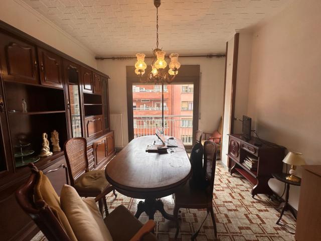 Piso en venta en Barcelona, Sants Badal. PISO DE 4 DORMITORIOS MUY LUMINOSO. Pisos.