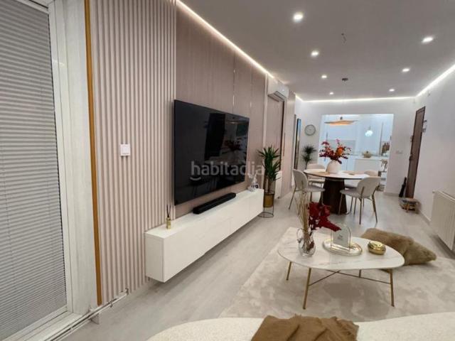 Piso en venta en Barcelona, Sants. Exclusivo piso reformado a estrenar con balcón en Les Corts. Pisos.