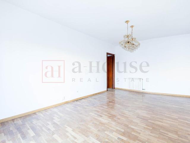 Piso en venta en Barcelona, Sagrada Família. AMPLIO Y LUMINOSO PISO EN AVDA. DIAGONAL. Pisos.
