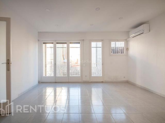 Piso en venta en Barcelona, Sagrada Família. Acogedor piso exterior con balcón frente a la Sagrada Familia. Pisos.
