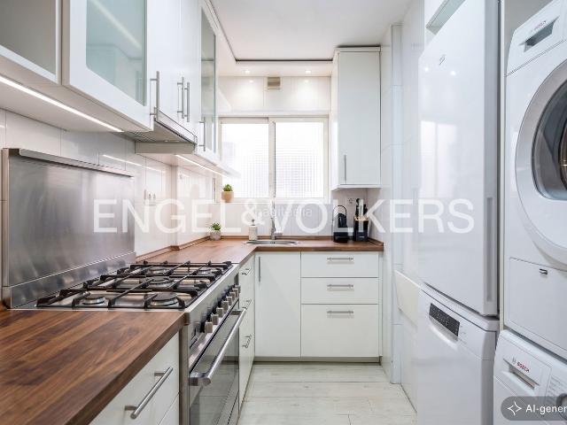 Piso en venta en Barcelona, Sagrada Família. Apartamento de 3 dormitorios con balcón cerca de la Sagrada Familia. Pisos.