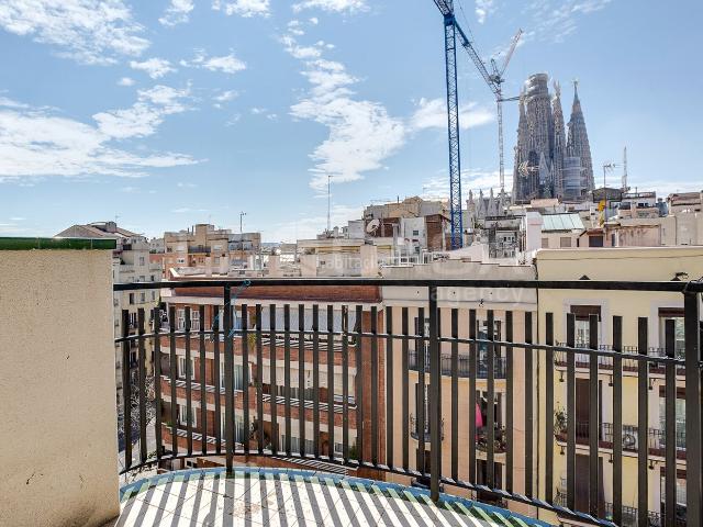 Piso en venta en Barcelona, Sagrada Família. ascensor cuatro habitaciones. Pisos.