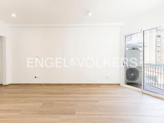 Piso en venta en Barcelona, Sagrada Família. Elegante piso a estrenar con balcón en Sagrada Família. Pisos.