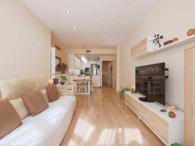 Piso en venta en Barcelona, Sagrada Família. FINCA DE OBRA NUEVA DEL AÑO 2000. Pisos.
