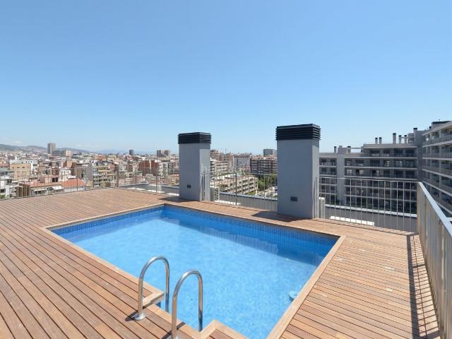 Piso en venta en Barcelona, Sagrada Família. Modernidad con piscina sobre el cielo de Barcelona. Pisos.