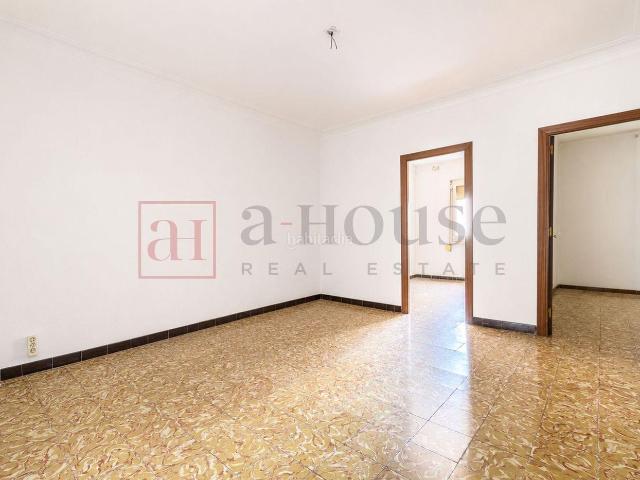 Piso en venta en Barcelona, Sagrada Família. PISO A REFORMAR EN CALLE CORSEGA. Pisos.