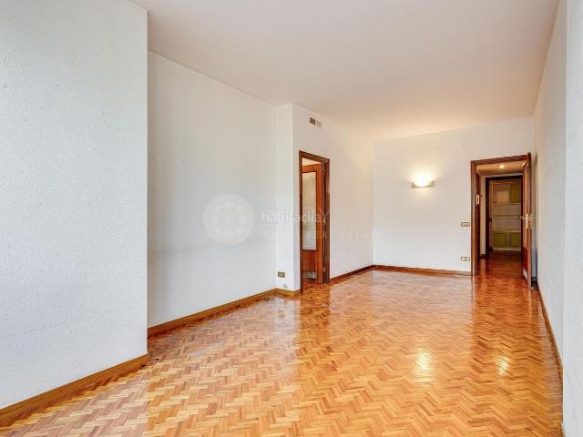 Piso en venta en Barcelona, Sagrada Família. PISO ALTO CON LUZ NATURAL EN SAGRADA FAMILIA. Pisos.