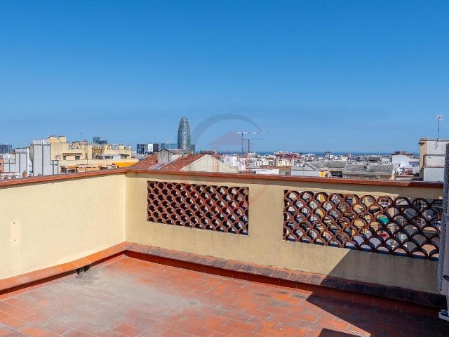 Piso en venta en Barcelona, Sagrada Família. PISO ELEGANTE AMPLIO TOTALMENTE REFORMADO EXTERIOR MUY LUMINOSO. Pisos.