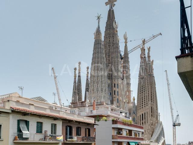 Piso en venta en Barcelona, Sagrada Família. Piso en venta en Calle de Sardenya. Pisos.