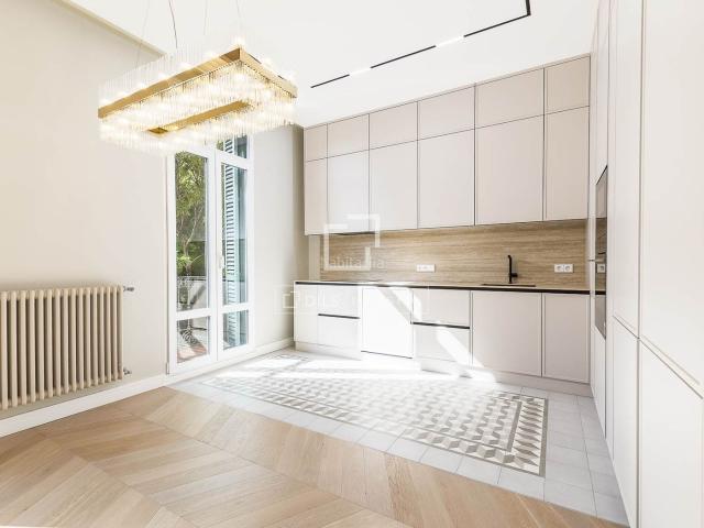 Piso en venta en Barcelona, Sagrada Família. Piso en excelentes condiciones de 3 dormitorios en venta en Eixample Derecho. Pisos.