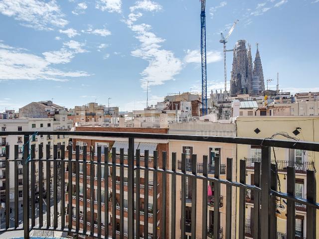 Piso en venta en Barcelona, Sagrada Família. PISO IDEAL CON TERRAZA. Pisos.