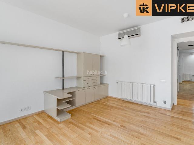Piso en venta en Barcelona, Sarrià. AMPLIO PISO DE 98 m² CON POSIBILIDAD DE 3 HABITACIONES, PARKING INCLUIDO Y BALCÓN EN SARRIÀ SANT GERVASI. Pisos.