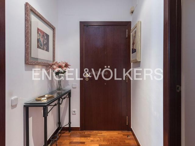 Piso en venta en Barcelona, Sarrià. Exclusiva vivienda en finca emblemática del Casco Antiguo de Sarrià con terraza y parking. Pisos.