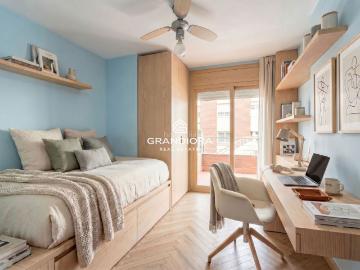 Piso en venta en Barcelona, Sarrià. Piso con terraza privada en Sarrià, Calle Fontcoberta. Pisos.