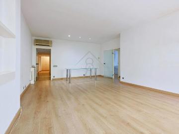 Piso en venta en Barcelona, Sarrià. Piso de 4 habitaciones y 2 baños con 2 pk. Pisos.