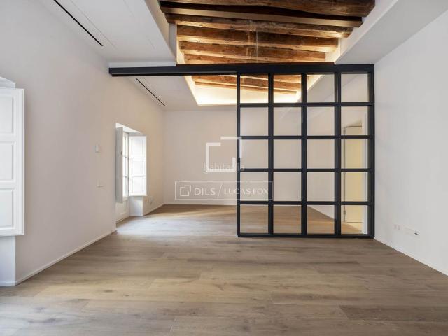 Piso en venta en Barcelona, St. Pere Sta. Caterina El Born. Magnífico piso de 2 dormitorios en venta en un edificio catalogado renovado en El Born, Barcelona. Pisos.
