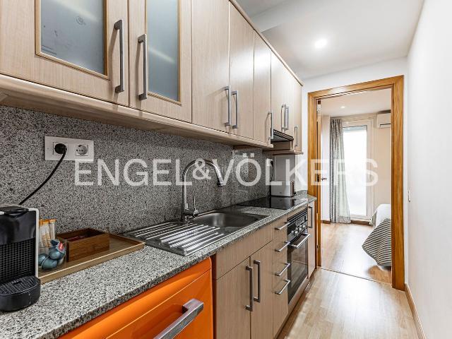 Piso en venta en Barcelona, St. Pere Sta. Caterina El Born. Apartamento Moderno de 1 Dormitorio con Balcón. Pisos.